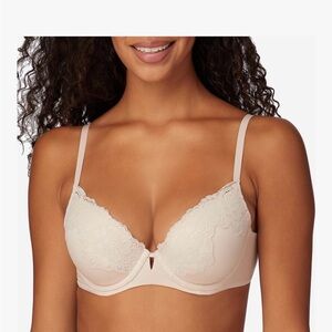 Maidenform Lace Accent Bra in Soft Cream